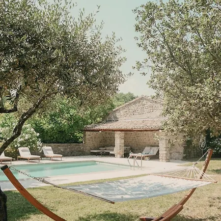 Vila Le Petit Mas Des Hirondelles *